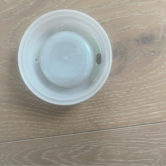 ⭐️Starbucks⭐️reusable colour-changing green cup - Picture 7 of 8